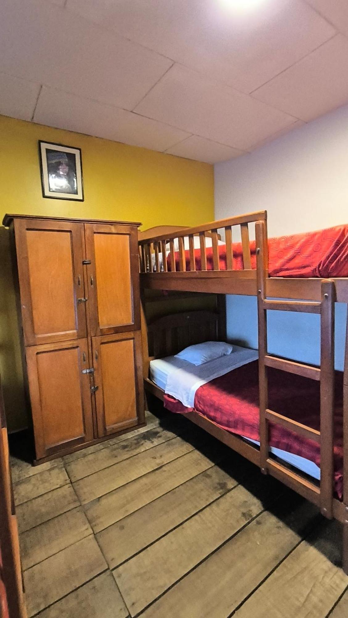 Flying Dog Hostel Iquitos Eksteriør bilde